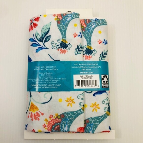 Pioneer Woman 44" x 1 Yard Cotton Mazie Fabric Precut - Picture 2 of 4